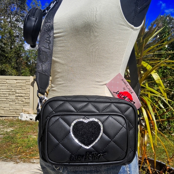 BETSEY JOHNSON BLACK n SILVER HEART DOUBLE COMPARTMENT CROSSBODY w/POUCH - Picture 4 of 8